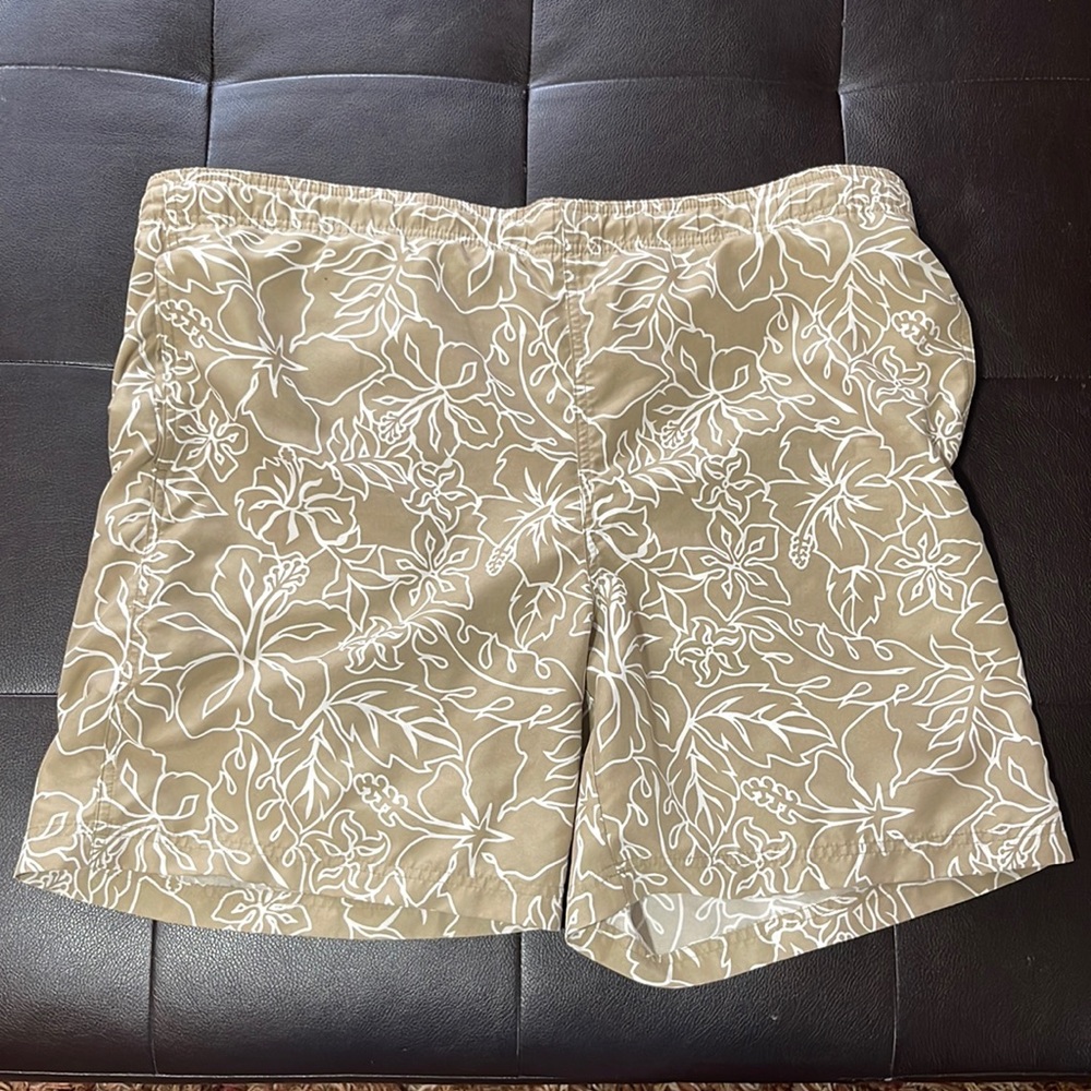 Swim trunks Hawaiian print